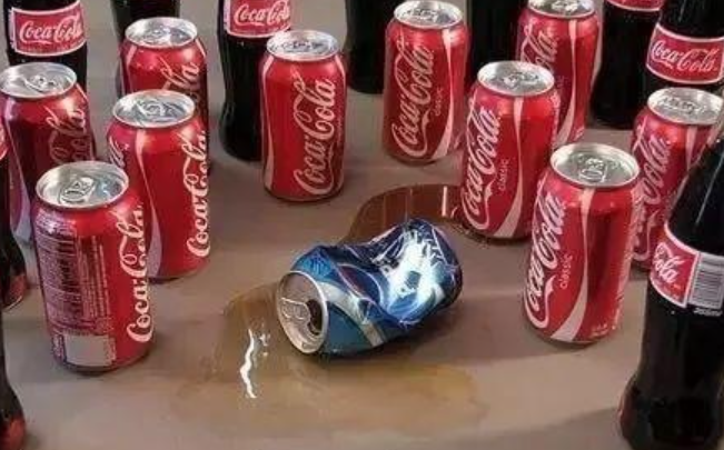 刚推出纸质包装，可口可乐突然宣布：涨价！网友：快乐水不快乐了……