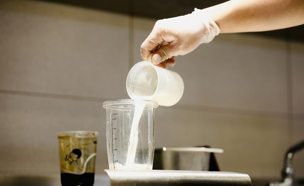 喜茶联合权威机构发起首个用奶倡议 号召行业使用真奶、拒绝奶精