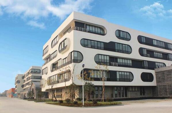 宗馥莉连获两项大奖，15年持续探索实体制造业“数字赋能”之路