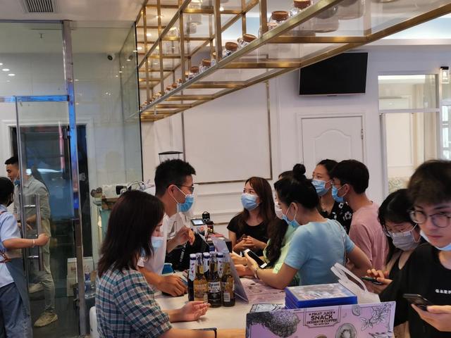 请TA喝一杯与深圳方圆十里举办联名活动，赋能饮品新业态
