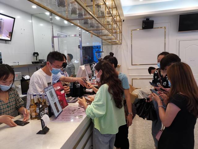 请TA喝一杯与深圳方圆十里举办联名活动，赋能饮品新业态