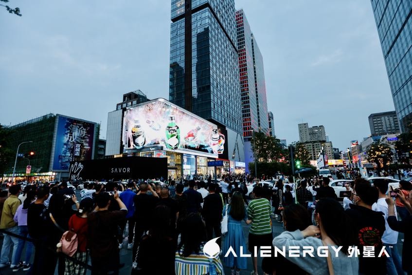 成都太古里再加新能量，外星人饮料火热来袭